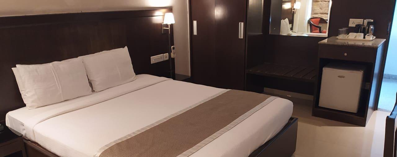The Curzon Court Hotel Bangalore Bagian luar foto