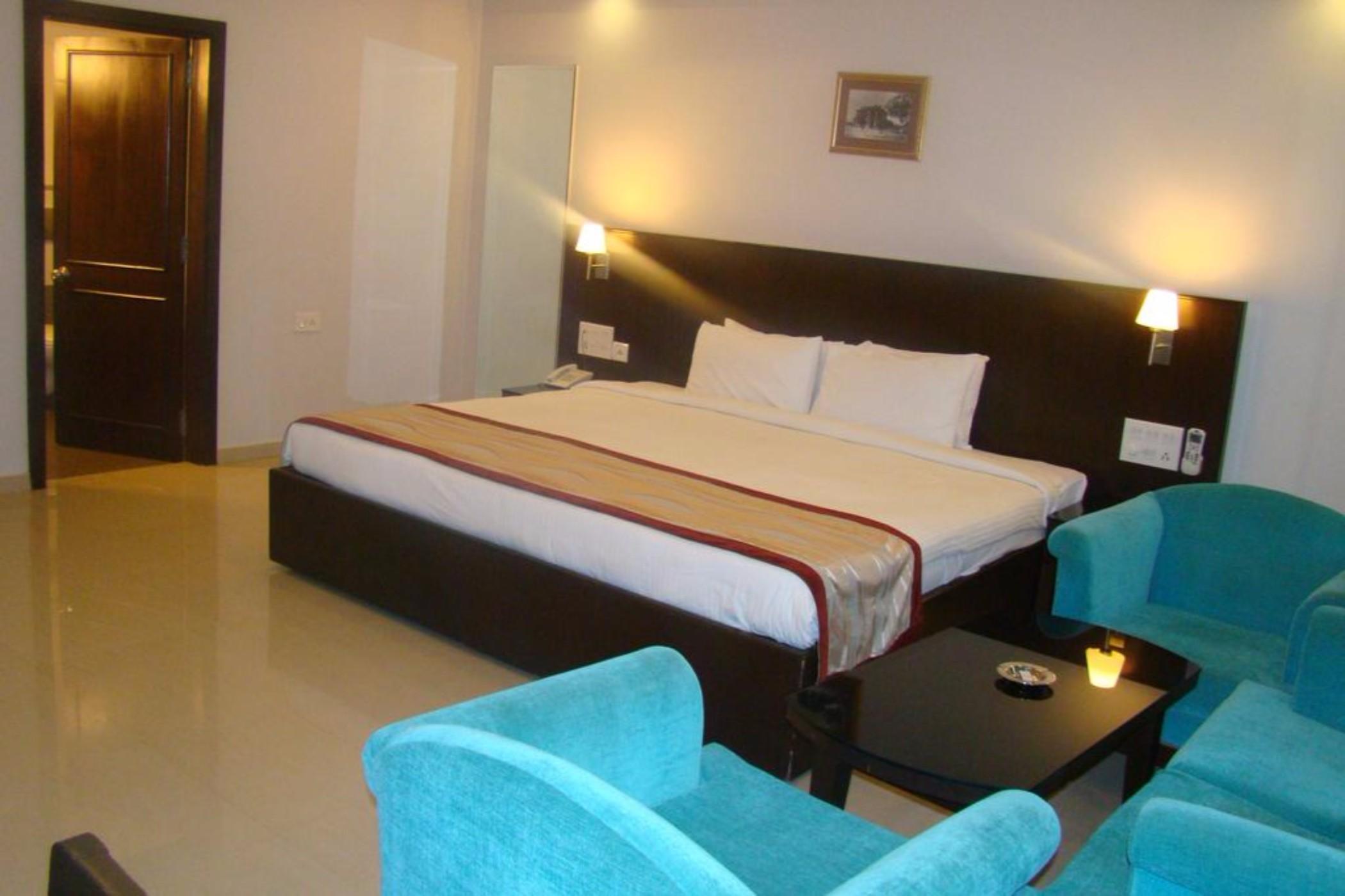 The Curzon Court Hotel Bangalore Bagian luar foto