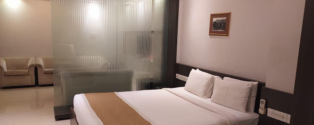 The Curzon Court Hotel Bangalore Bagian luar foto
