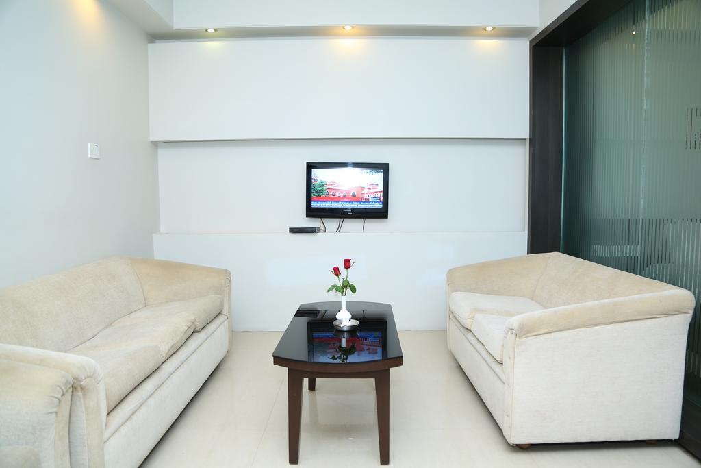 The Curzon Court Hotel Bangalore Bagian luar foto