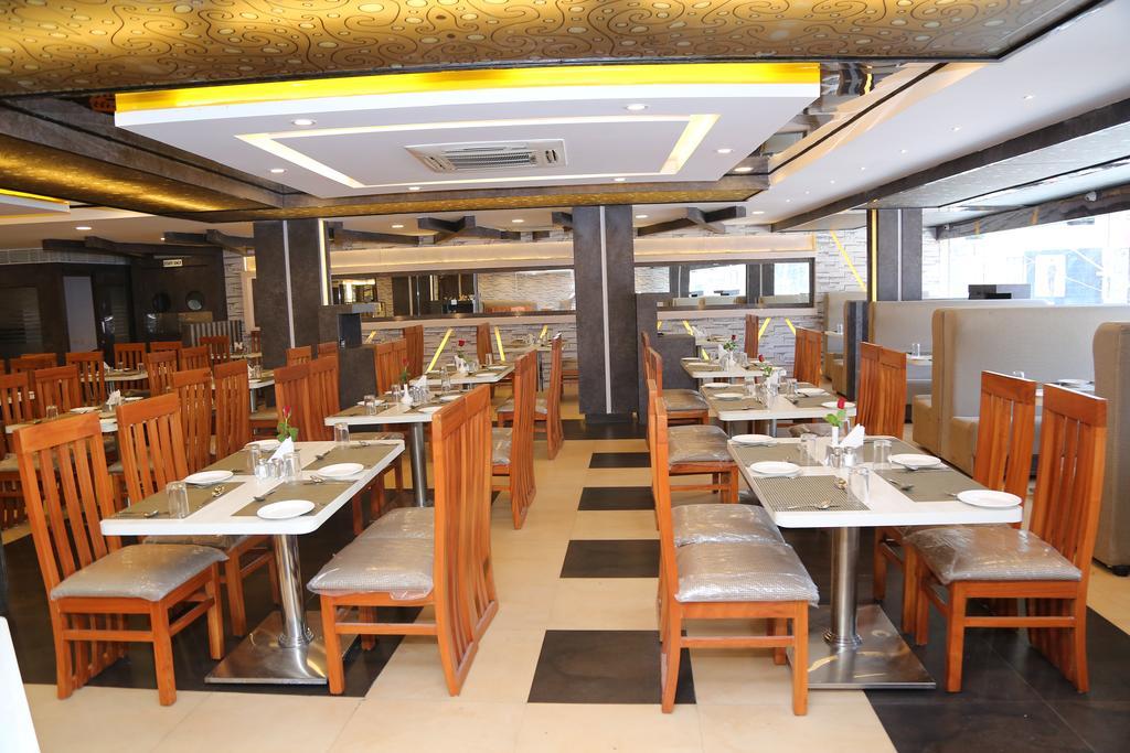 The Curzon Court Hotel Bangalore Bagian luar foto