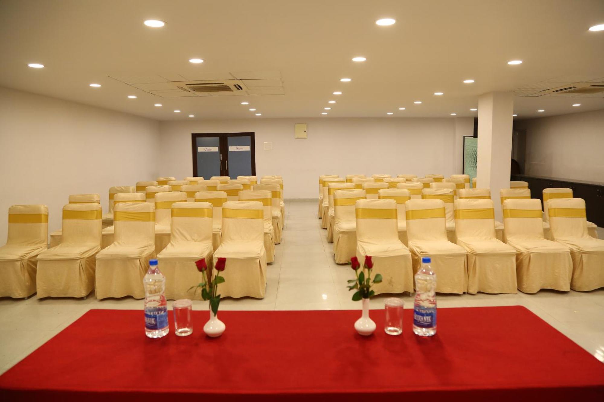 The Curzon Court Hotel Bangalore Bagian luar foto