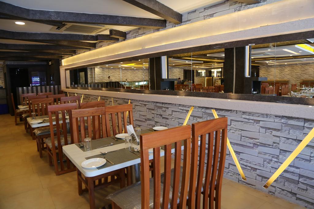 The Curzon Court Hotel Bangalore Bagian luar foto