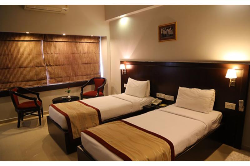 The Curzon Court Hotel Bangalore Bagian luar foto