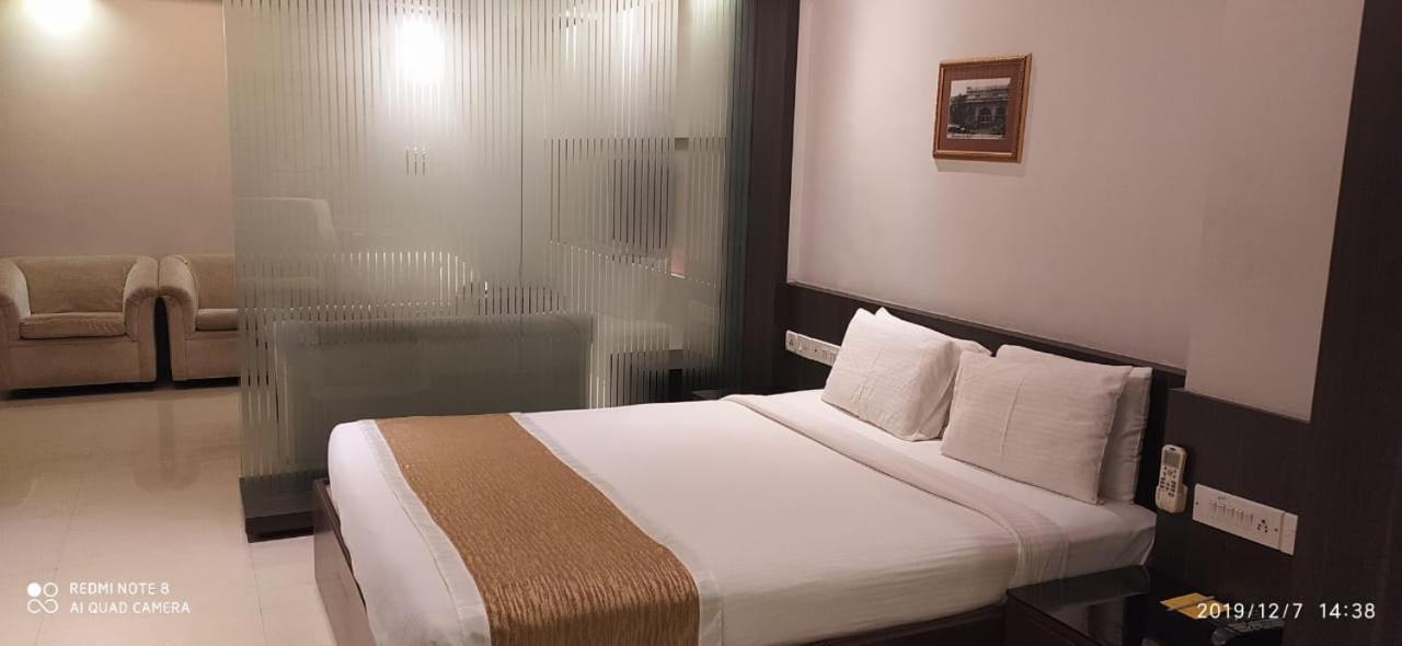 The Curzon Court Hotel Bangalore Bagian luar foto