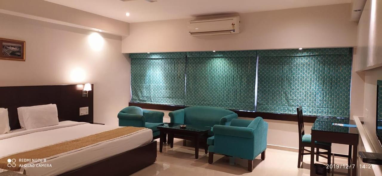 The Curzon Court Hotel Bangalore Bagian luar foto