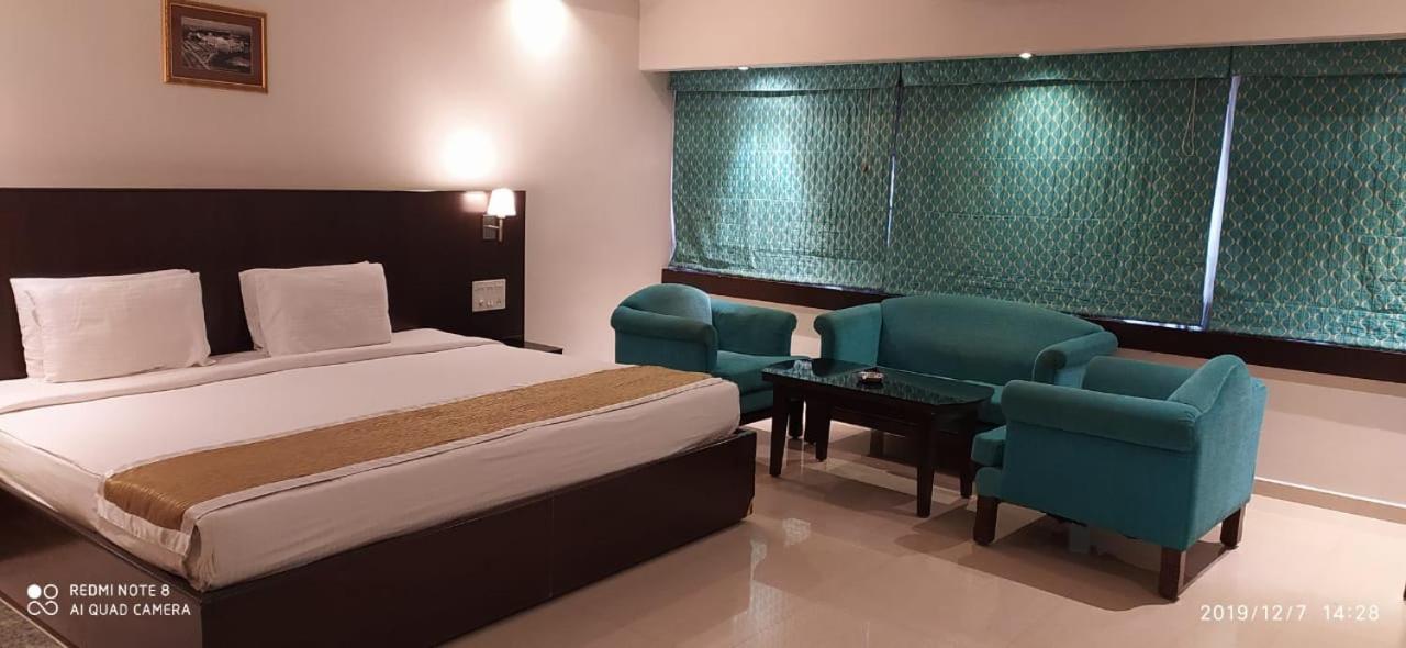 The Curzon Court Hotel Bangalore Bagian luar foto