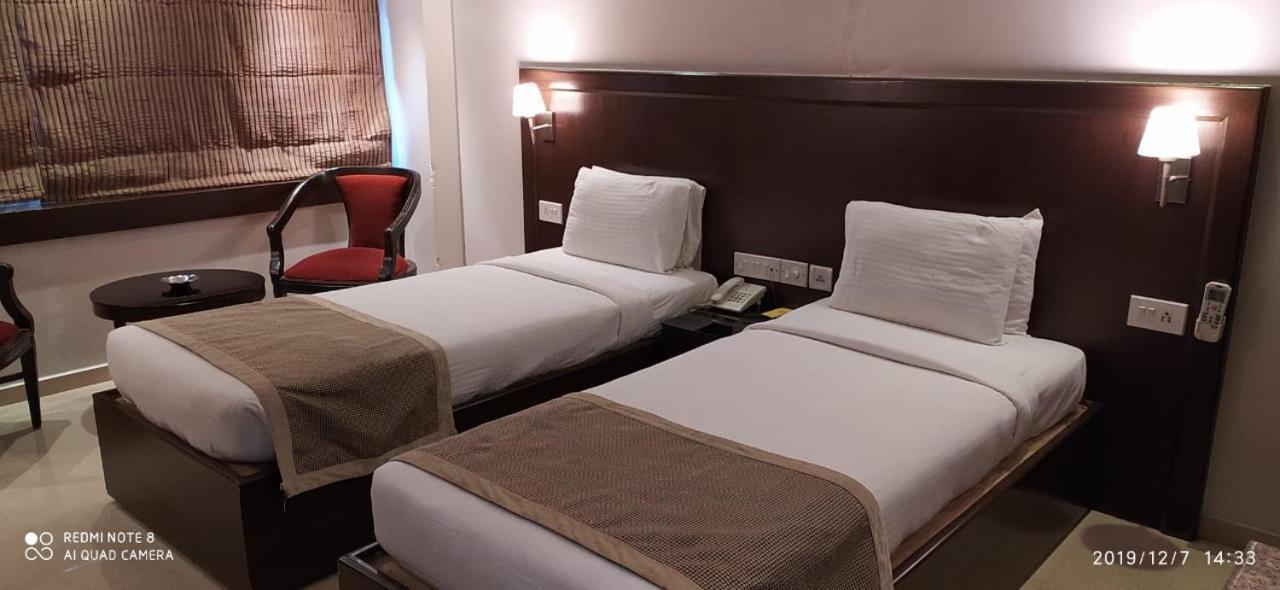The Curzon Court Hotel Bangalore Bagian luar foto